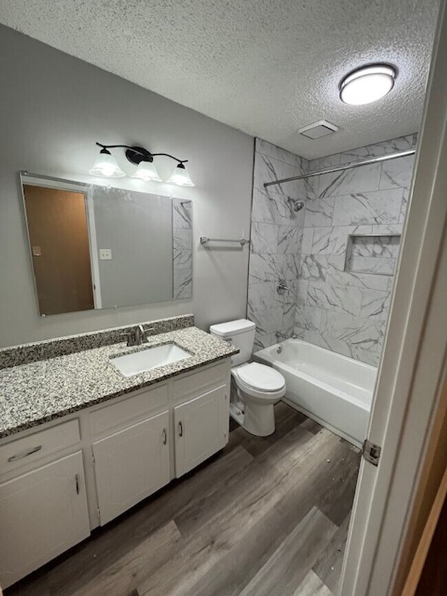 Building Photo - 16 Eastwood Dr