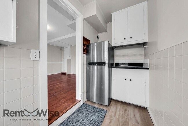 Building Photo - 824 Garfield St