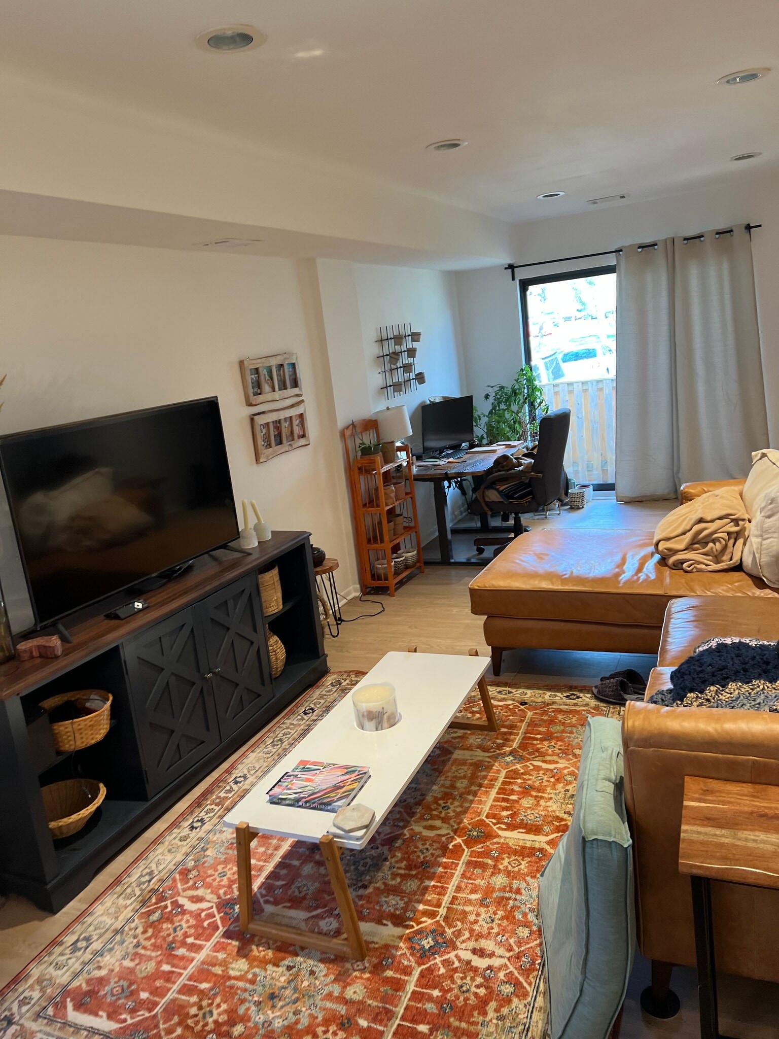 living room - 3149 Berry Rd NE