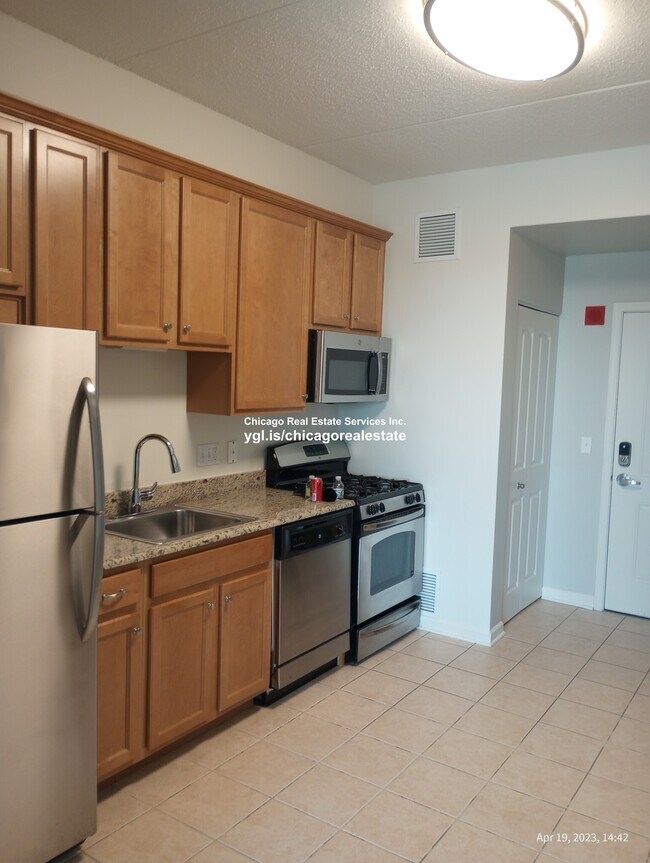 Building Photo - 2825 Easton St