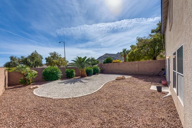 Building Photo - Fully Remodeled & Move-In Ready – Modern Finishes + Huge Loft!