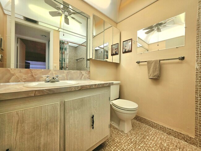 Building Photo - 719 Flanders Dr