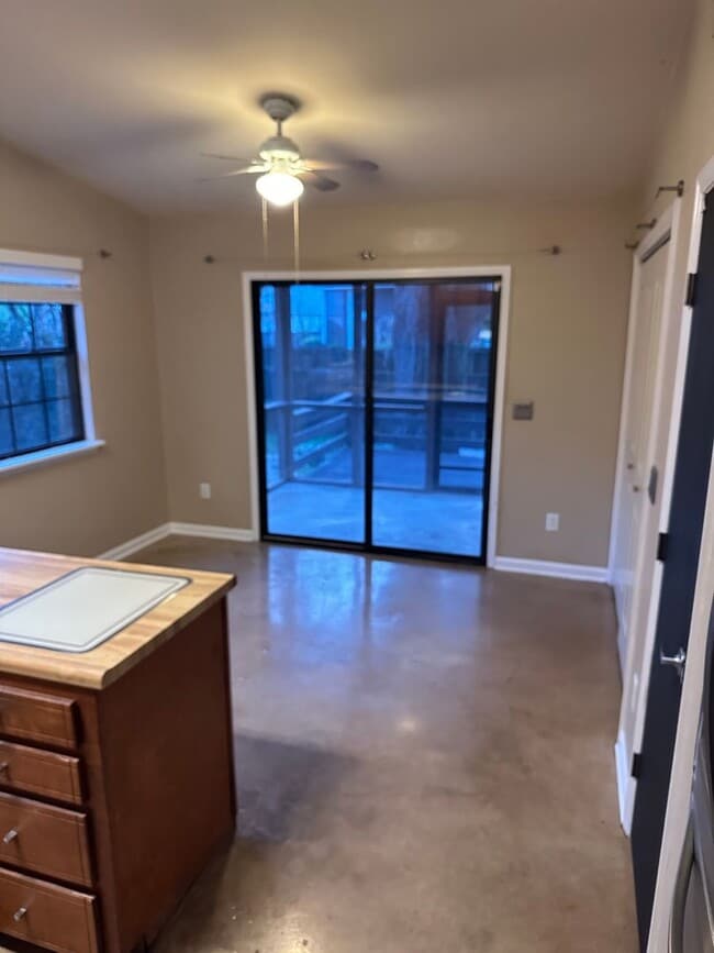 Building Photo - Great townhome in Brewster Estates!