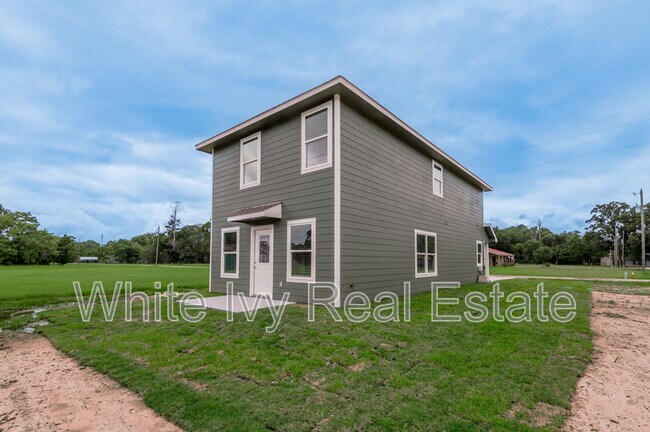 Building Photo - 250 N Shady Oaks Dr