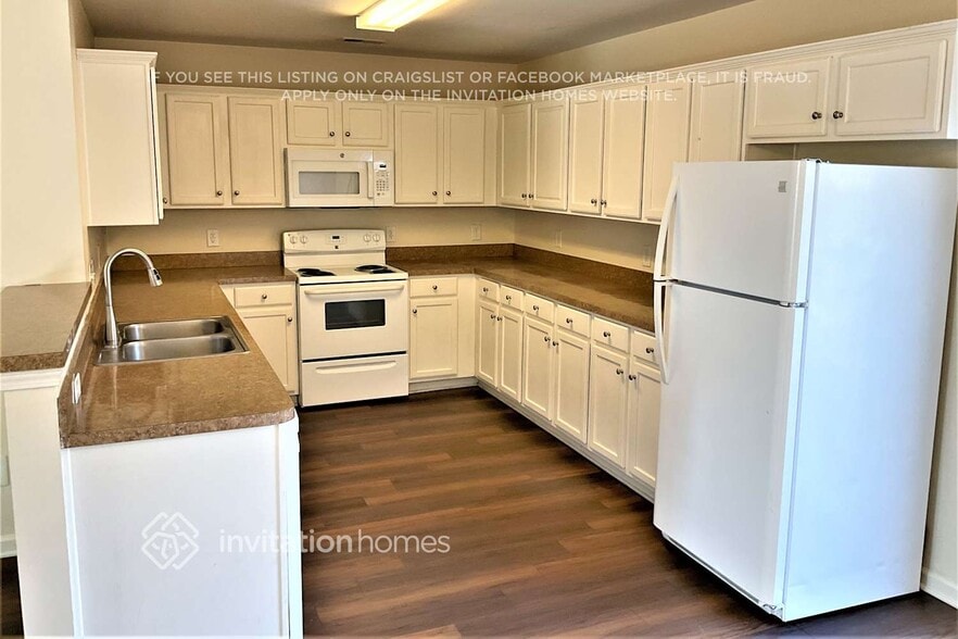 Building Photo - 310 Holton Dr