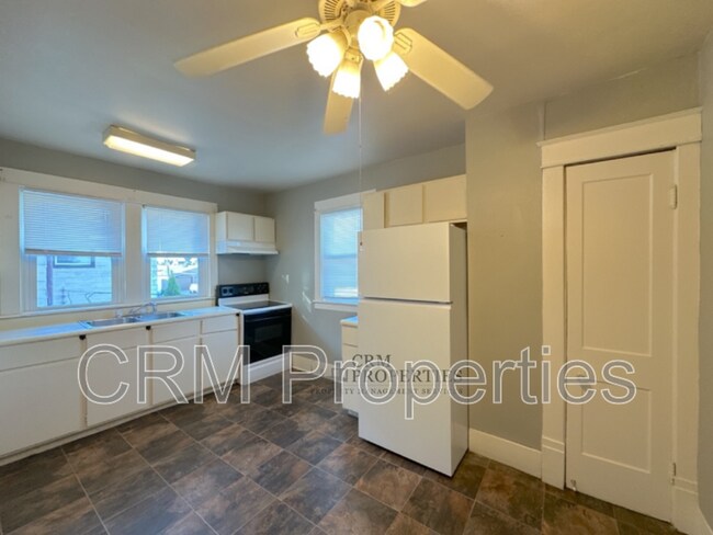 Building Photo - 611 N Main St