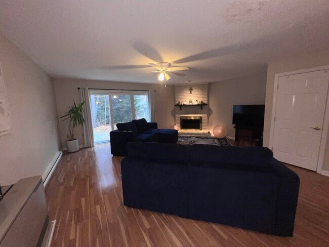 Building Photo - 33 Harbor Way