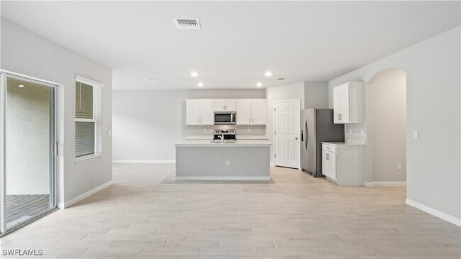Building Photo - 1903 Cape Coral Pkwy W