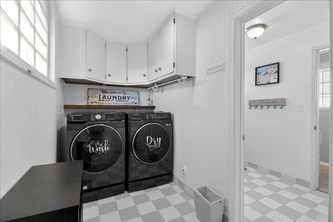 Building Photo - Beautiful & Spacious South Torrance Home