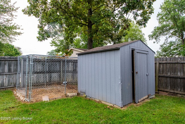 Building Photo - 8015 Schroering Dr