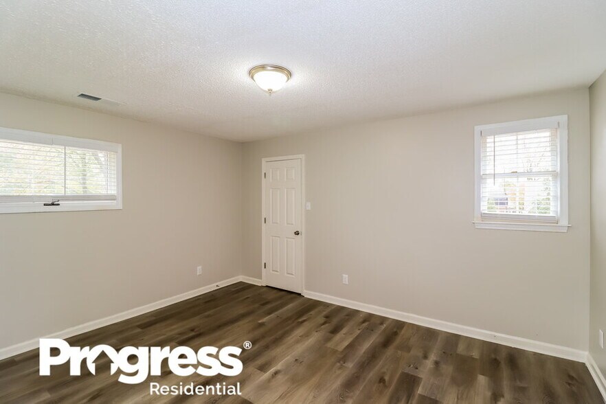 Building Photo - 237 Richards Way Dr