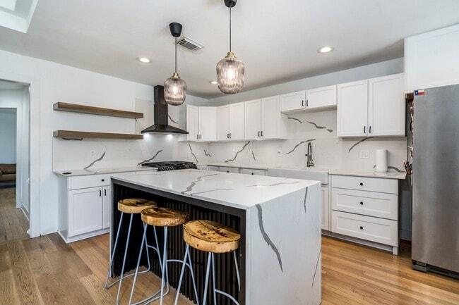 Building Photo - 810 Jerry St