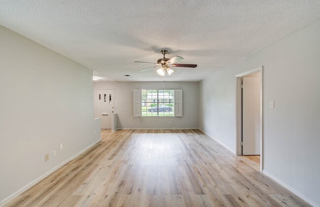 Building Photo - 5471 Kuldell Dr