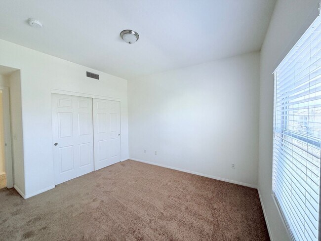 Building Photo - GREAT SUMMERLIN CONDO IN GATED COMMUNITY!!