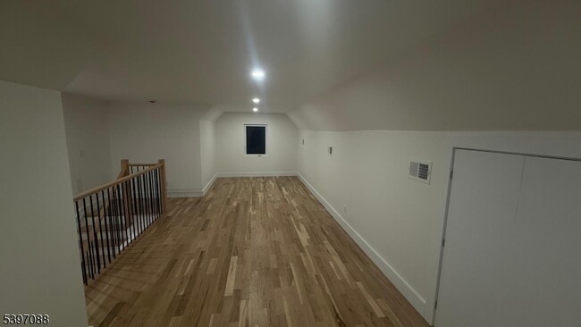 Building Photo - 616 Park Ave