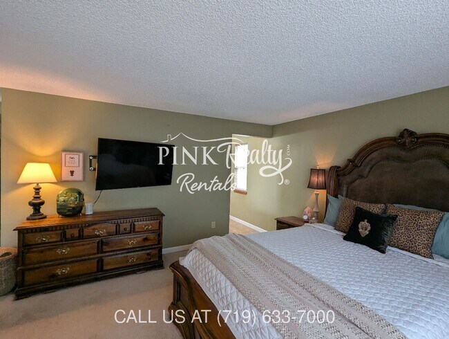 Building Photo - 8560 Avens Cir