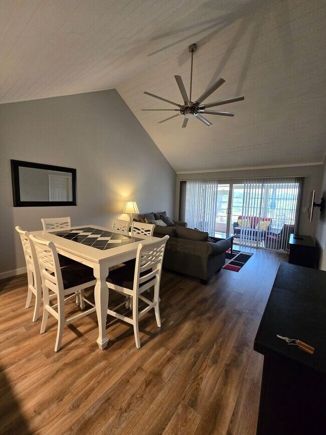 Building Photo - Cozy Condo in Errol Estates