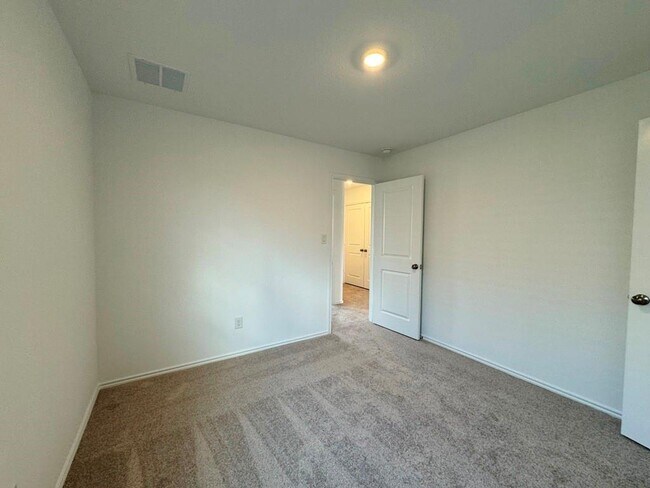 Building Photo - 184 Chapel Beck Dr