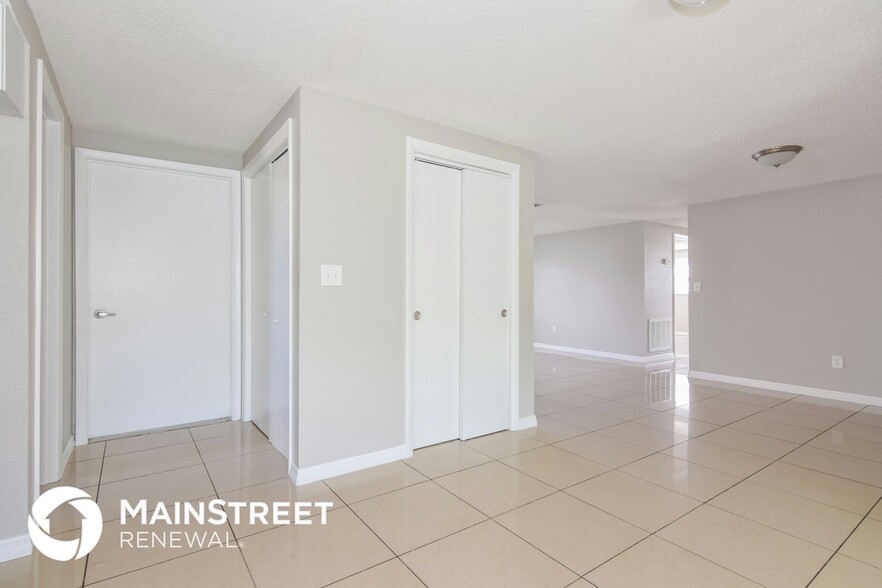 Building Photo - 7421 Congress St