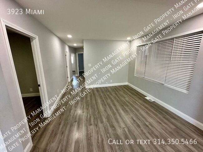 Building Photo - 3923 Miami-