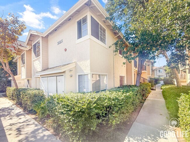 Building Photo - Spacious 3BR/2BA Condo with Balcony in Lem...