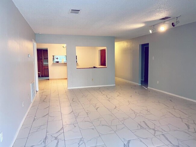 Building Photo - 3915 Addicks Clodine Rd