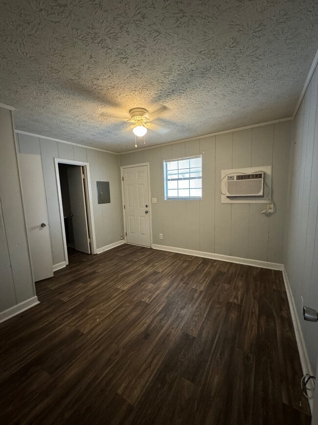 Building Photo - 111 Sinclair Marina Rd NE