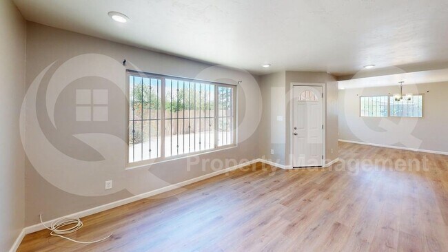 Building Photo - 1303 N Walnut Blvd