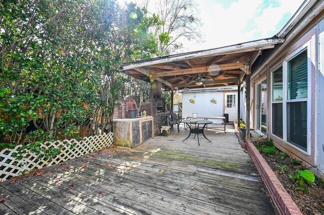 Building Photo - 13102 Richmond Ave