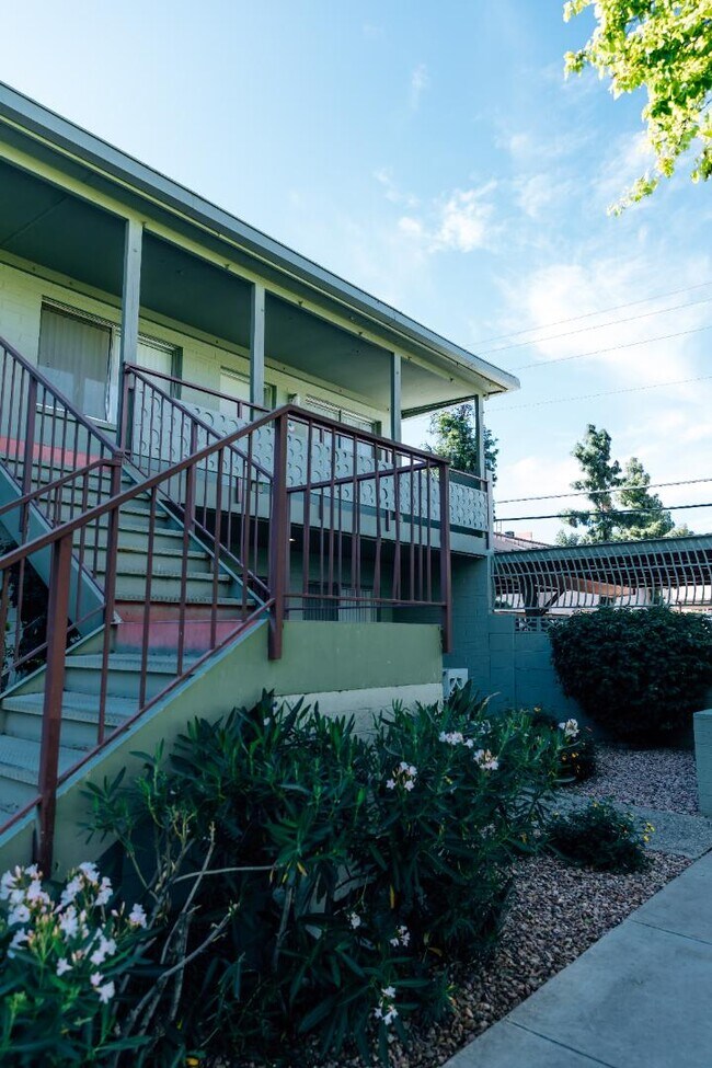 Building Photo - 1702 W Tuckey Ln