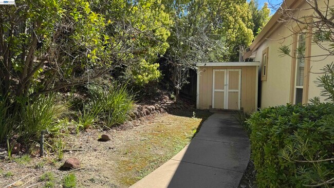 Building Photo - 118 Deer Meadow Terrace