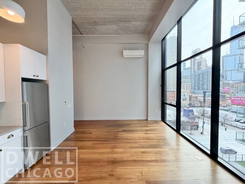 Building Photo - 700 N La Salle Dr