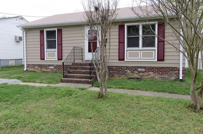 Building Photo - 104 N Oak Ave