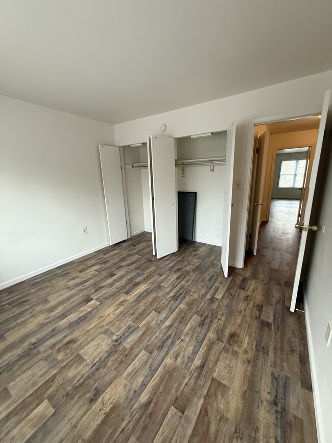 Building Photo - 345 Tamarack Dr