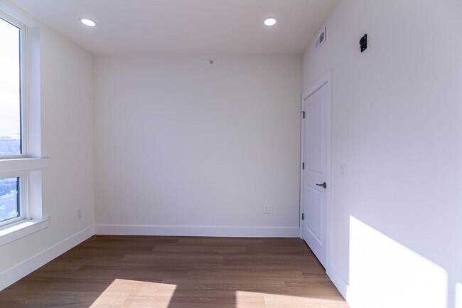 Building Photo - 808 N Preston St