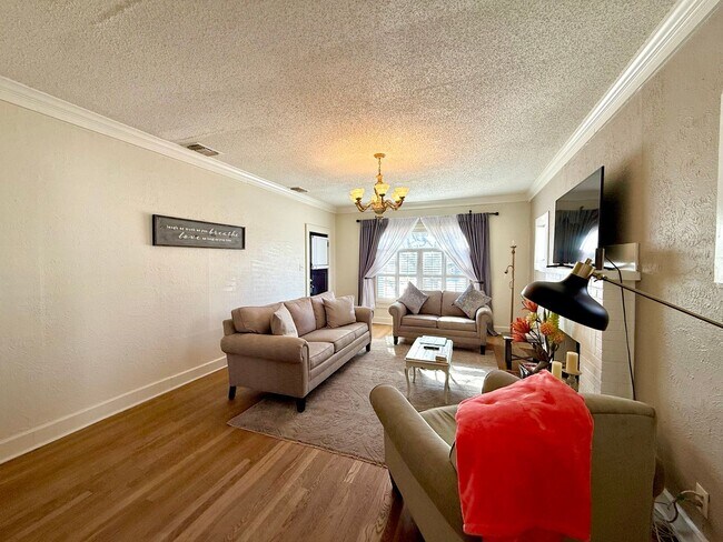 Building Photo - Furnished Short Term Rental