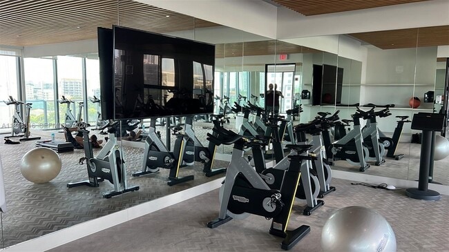 Building Photo - 121 NE 34th St