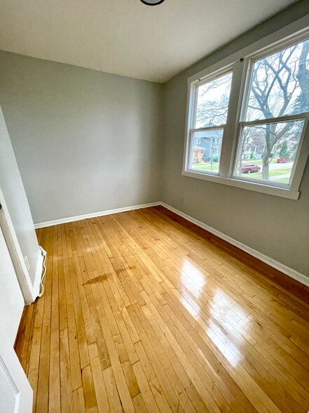 Building Photo - 5858 W Dakin St