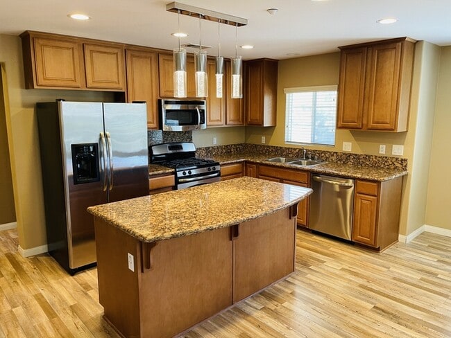 Building Photo - Single Family Residence