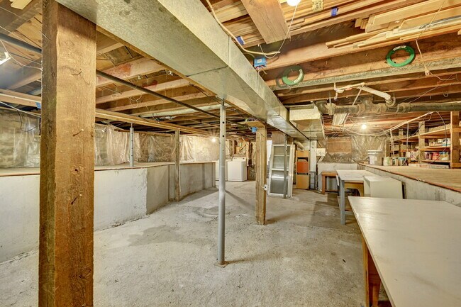 Building Photo - $1,750.00 - 2 Bedrooms, 1 Bathroom, Single...