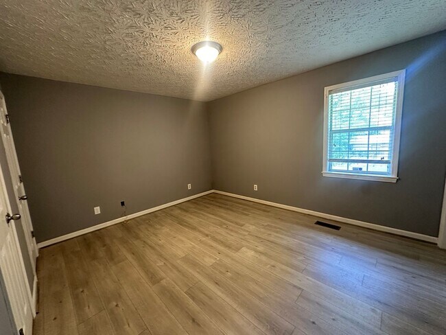 Building Photo - Oxford Rental