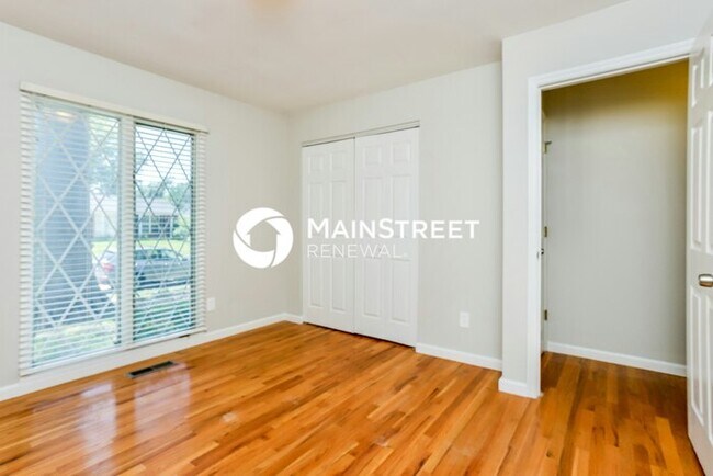 Building Photo - 3 Bedroom Pet-Friendly Home in FLORISSANT, MO with Main Street Renewal