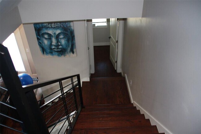 Building Photo - 2422 Hadley St