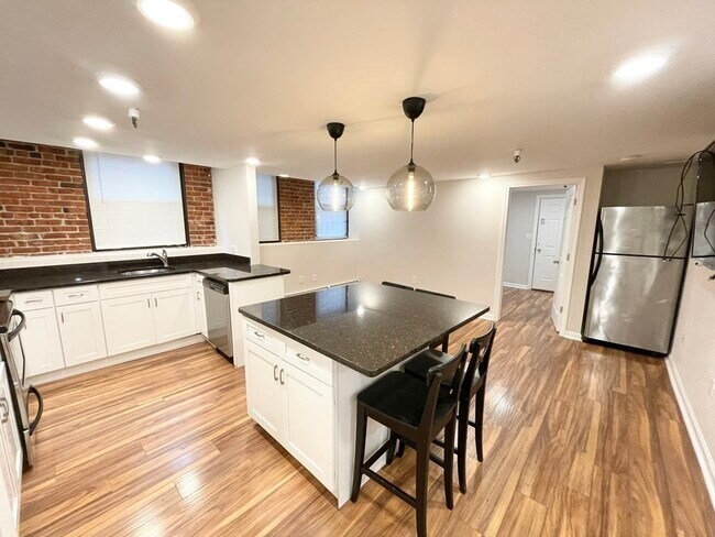 Building Photo - 39 Hemenway St