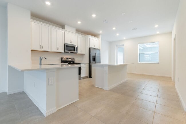 Building Photo - Beautiful Modern Town Home with Water Fron...