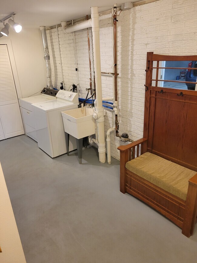 Laundry room - 153 Jennifer Ln