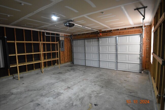 Building Photo - Three Bedroom Home in Greenfield