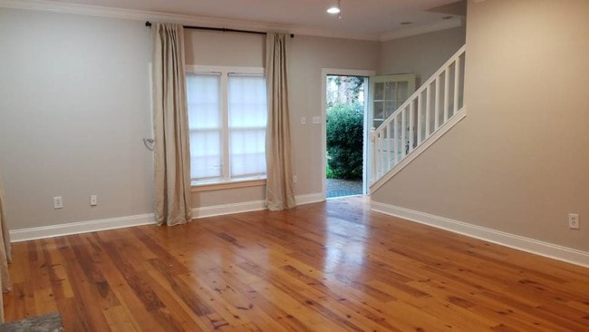 Building Photo - 1235 Linden Pl