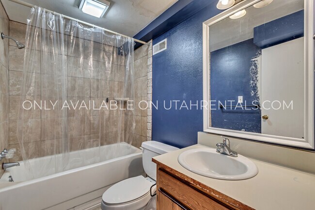 Building Photo - 131 E 500 S