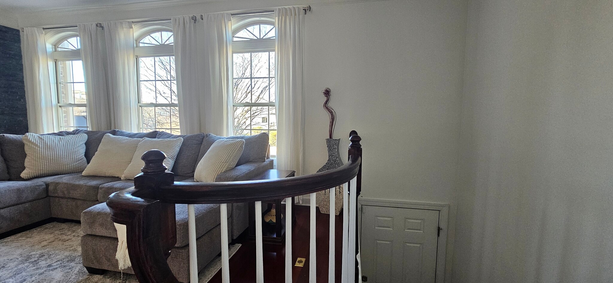 Entrance into living room - 423 Panorama Park Pl